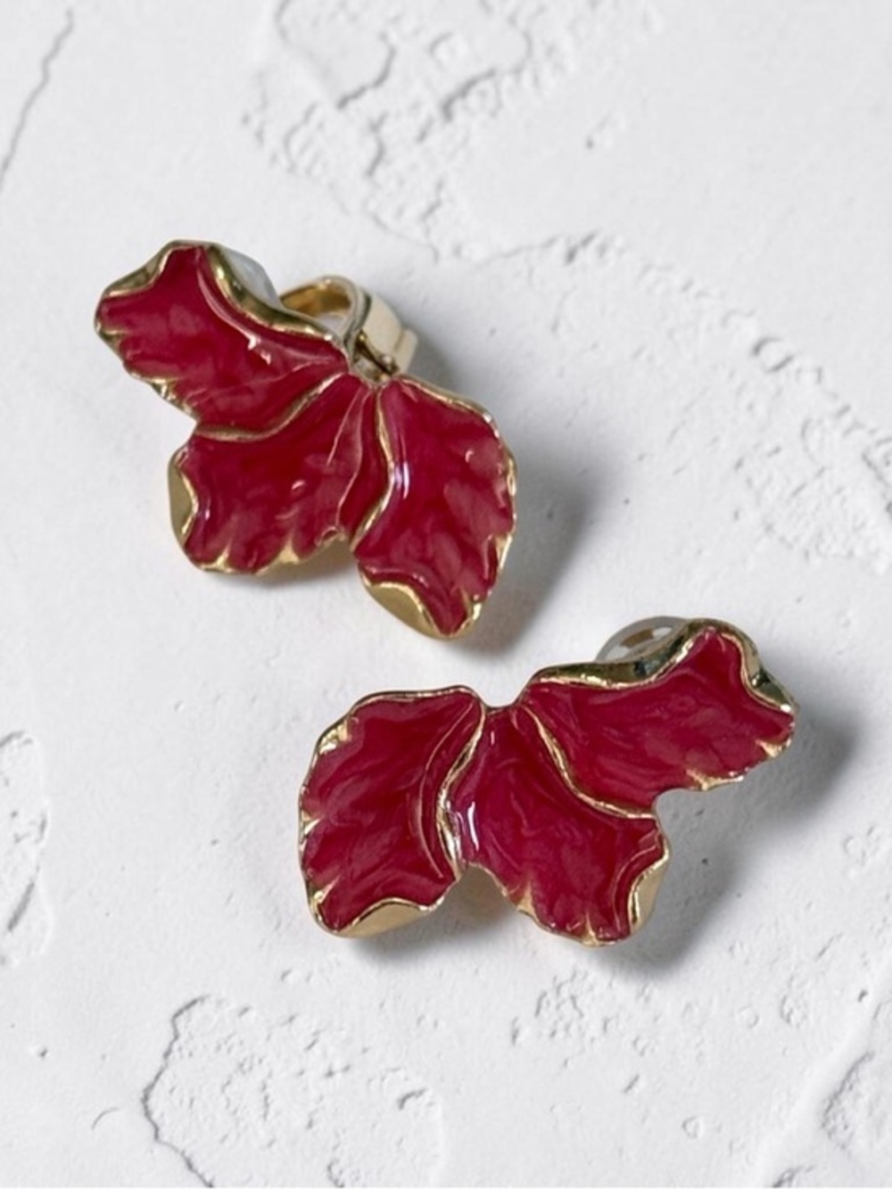 🫶🏻 Maple Leaf Dripping Stud Earrings with Gold Trim